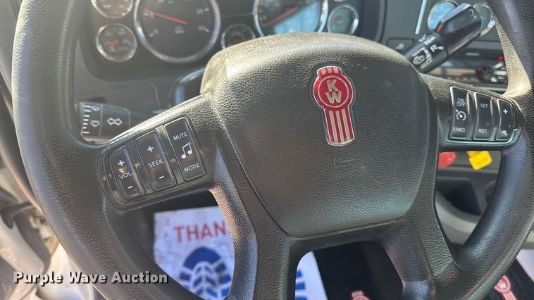 image for item EA2025 2020 Kenworth T880 semi truck