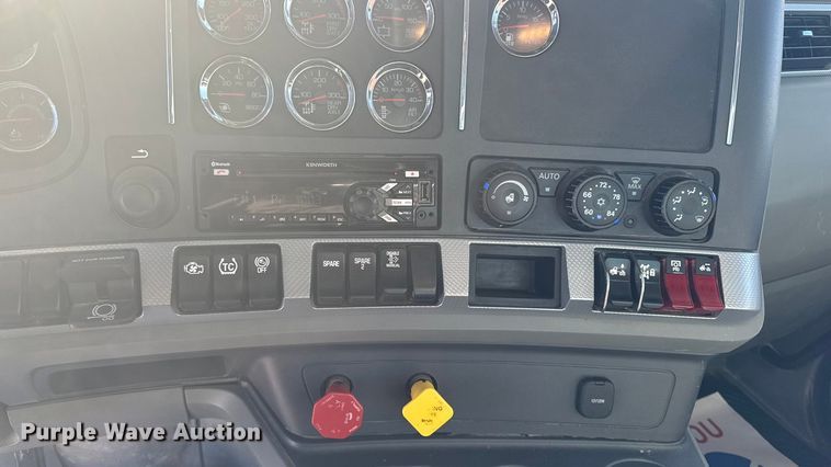image for item EA2025 2020 Kenworth T880 semi truck
