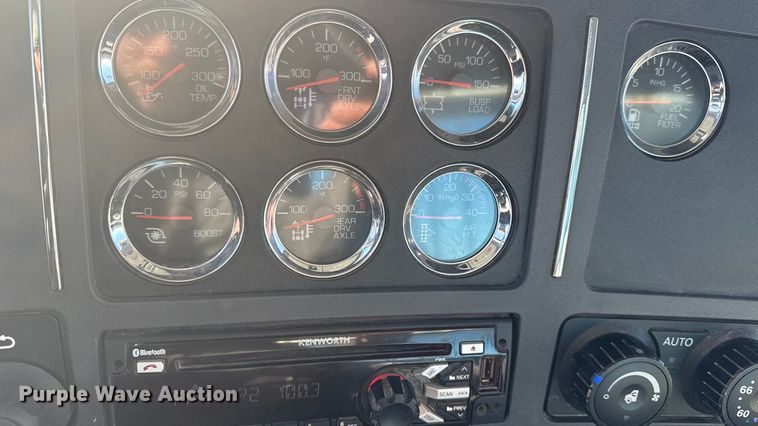 image for item EA2025 2020 Kenworth T880 semi truck