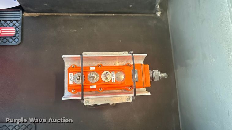 image for item EA2025 2020 Kenworth T880 semi truck