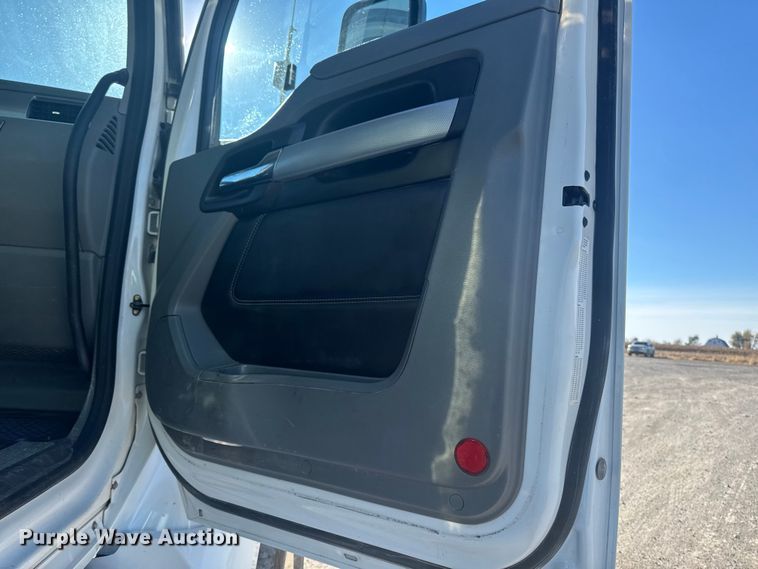 image for item EA2025 2020 Kenworth T880 semi truck