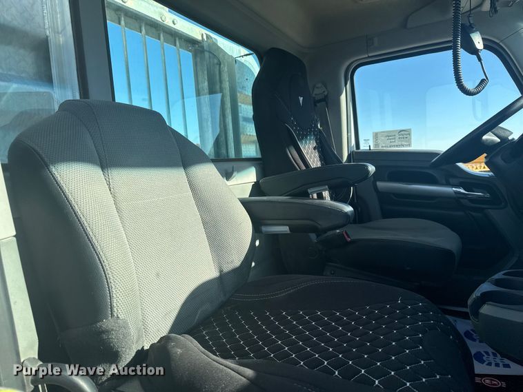 image for item EA2025 2020 Kenworth T880 semi truck