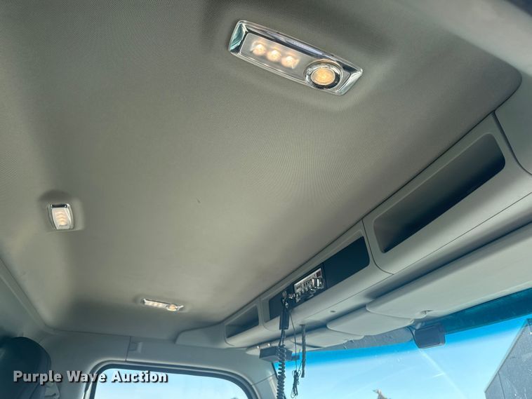 image for item EA2025 2020 Kenworth T880 semi truck