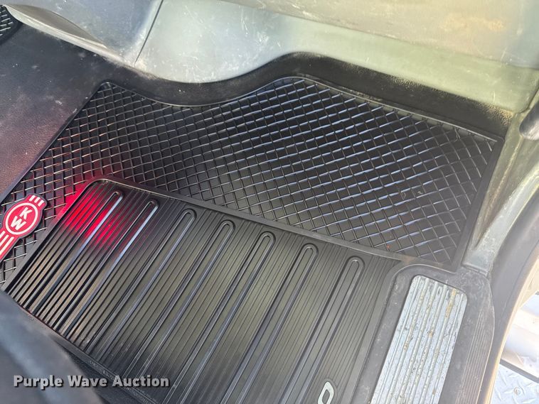 image for item EA2025 2020 Kenworth T880 semi truck