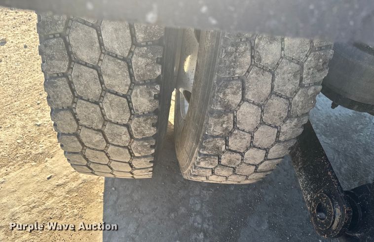 image for item EA2025 2020 Kenworth T880 semi truck