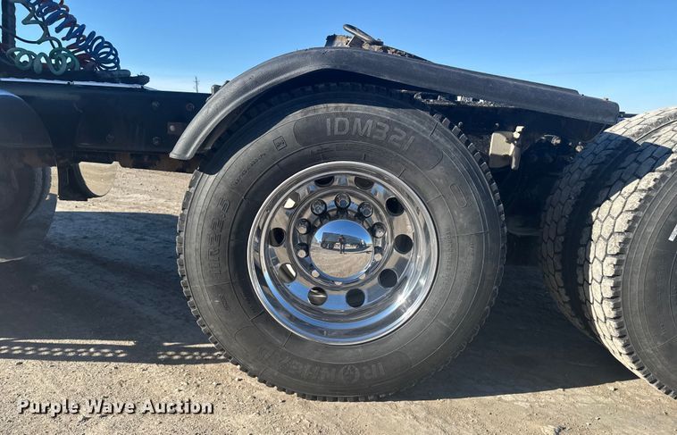 image for item EA2025 2020 Kenworth T880 semi truck