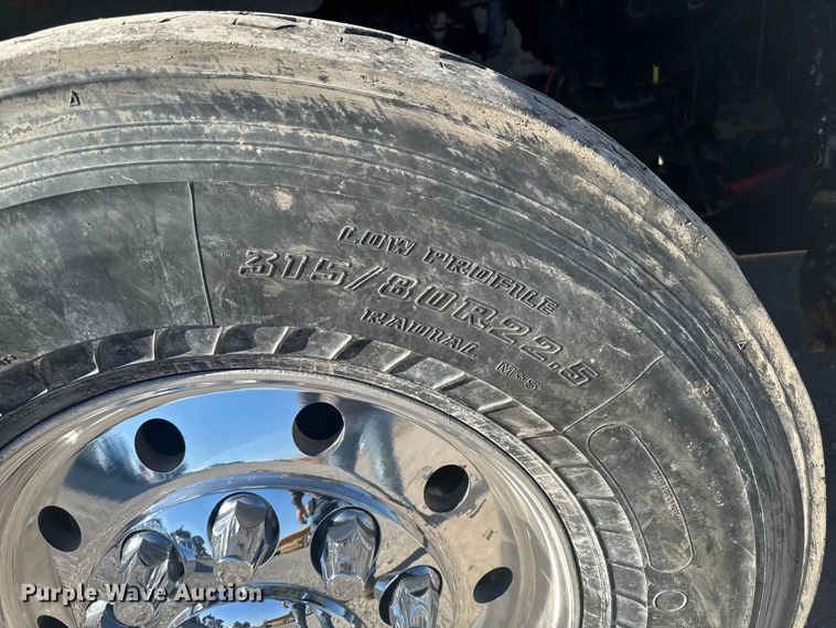 image for item EA2025 2020 Kenworth T880 semi truck