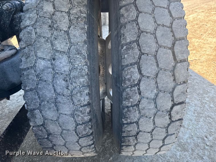 image for item EA2025 2020 Kenworth T880 semi truck