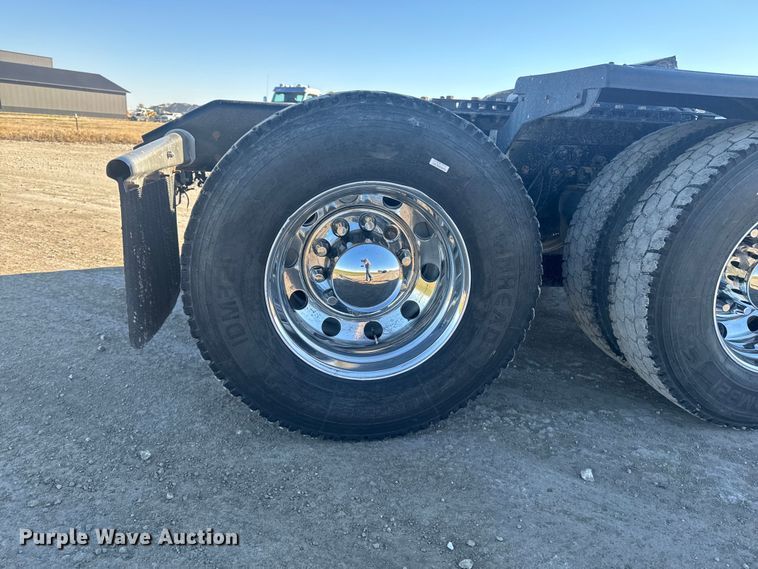 image for item EA2025 2020 Kenworth T880 semi truck