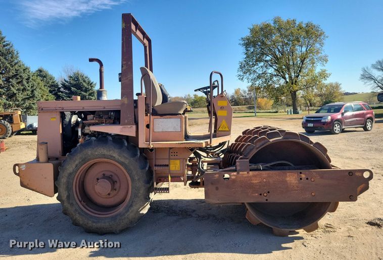 image for item EA2710 1991 Case W 602 BPDB single drum vibratory roller