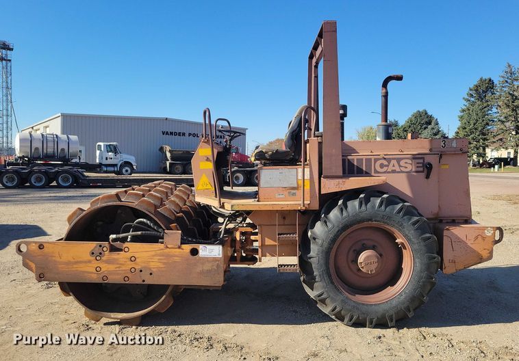 image for item EA2710 1991 Case W 602 BPDB single drum vibratory roller