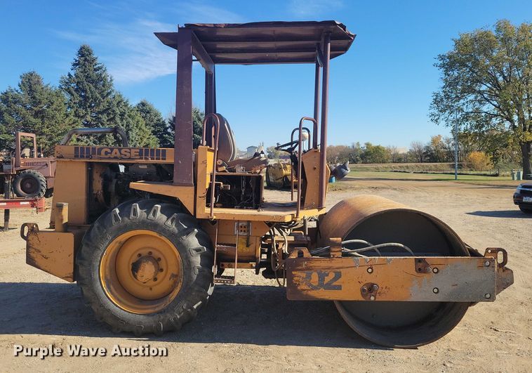 image for item EA2711 Case W 602 BPD single drum vibratory roller