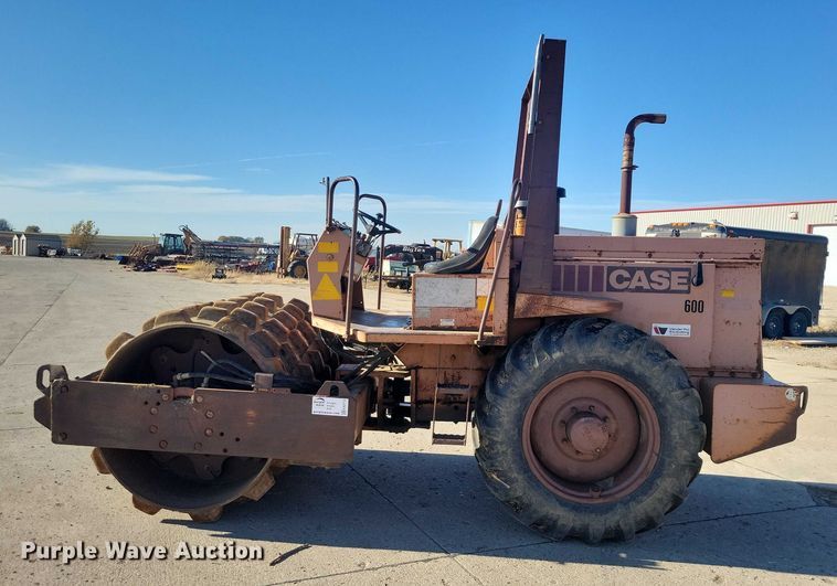 image for item EA2712 1991 Case W 602 BPD single drum vibratory roller