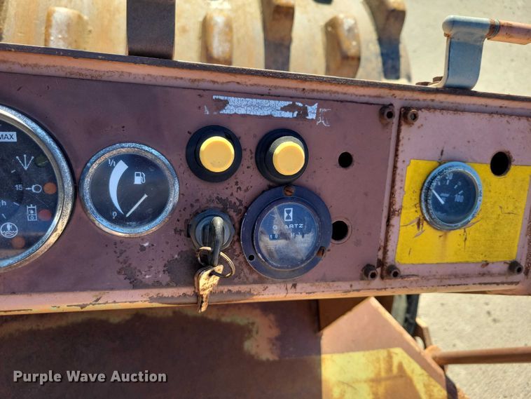 image for item EA2712 1991 Case W 602 BPD single drum vibratory roller