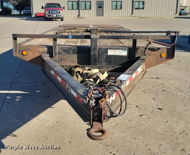 image for item EA2713 2015 PJ F8202 equipment trailer