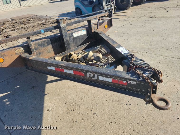 image for item EA2713 2015 PJ F8202 equipment trailer