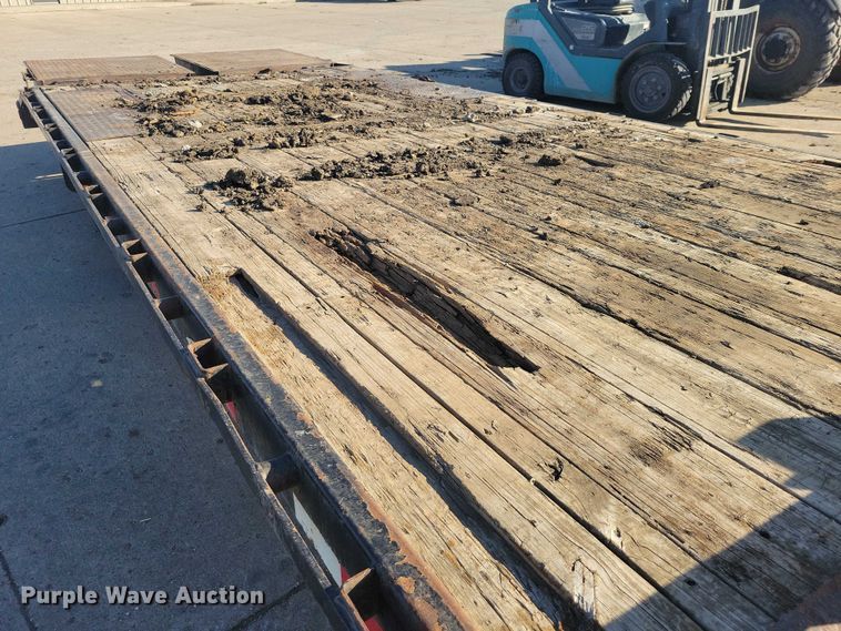 image for item EA2713 2015 PJ F8202 equipment trailer