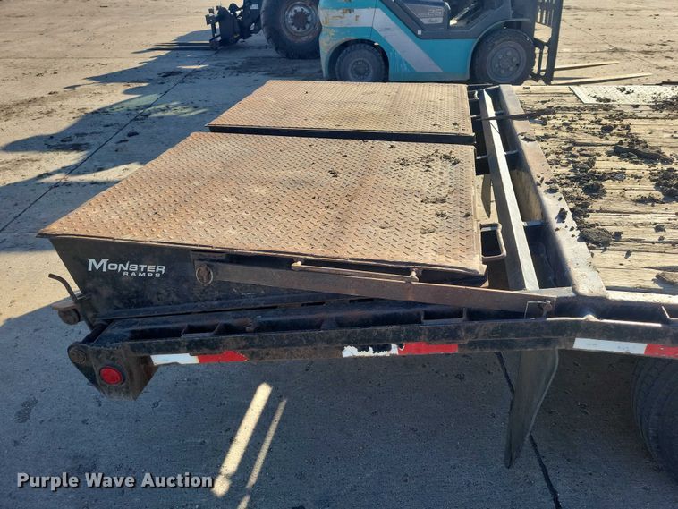 image for item EA2713 2015 PJ F8202 equipment trailer