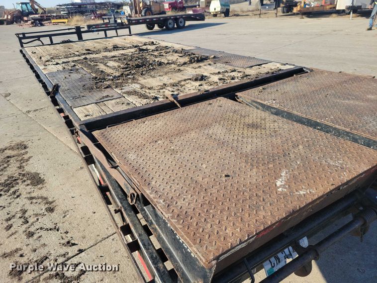 image for item EA2713 2015 PJ F8202 equipment trailer