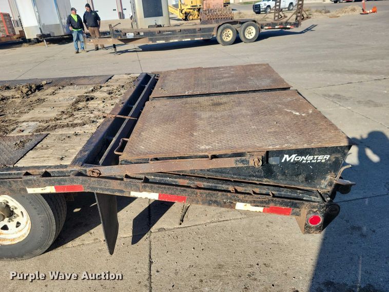 image for item EA2713 2015 PJ F8202 equipment trailer