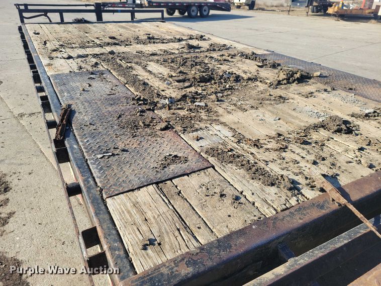 image for item EA2713 2015 PJ F8202 equipment trailer