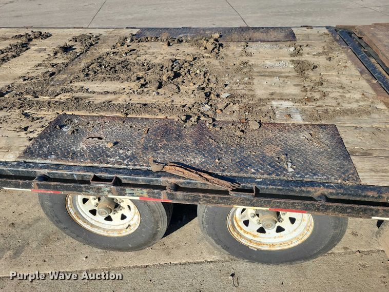 image for item EA2713 2015 PJ F8202 equipment trailer