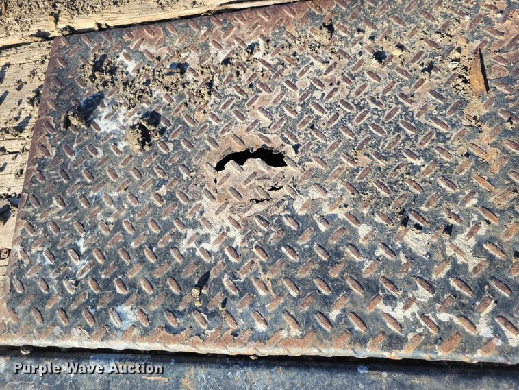 image for item EA2713 2015 PJ F8202 equipment trailer