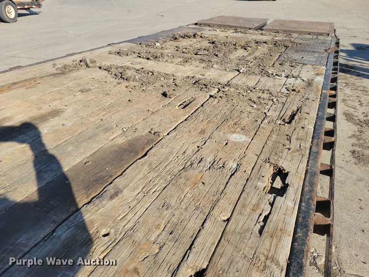 image for item EA2713 2015 PJ F8202 equipment trailer