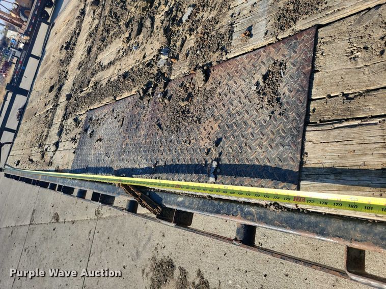 image for item EA2713 2015 PJ F8202 equipment trailer