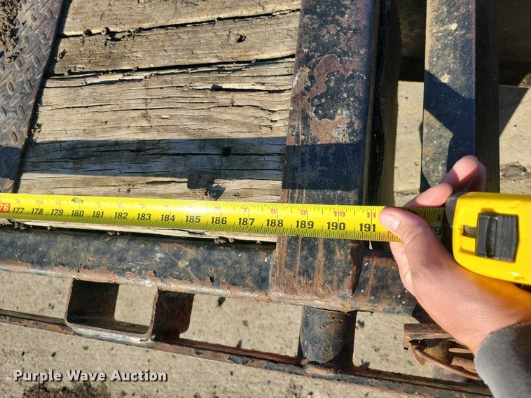 image for item EA2713 2015 PJ F8202 equipment trailer