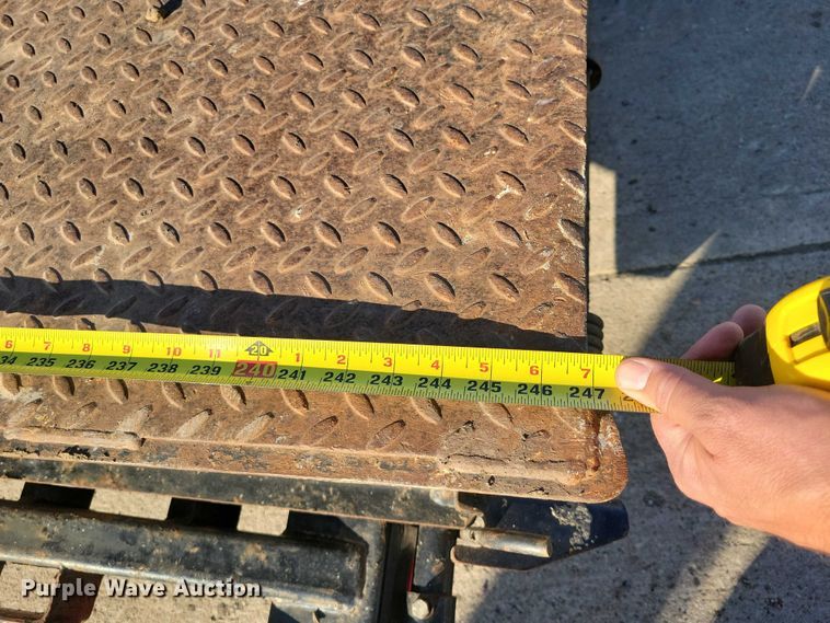 image for item EA2713 2015 PJ F8202 equipment trailer