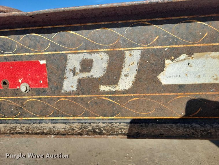 image for item EA2713 2015 PJ F8202 equipment trailer