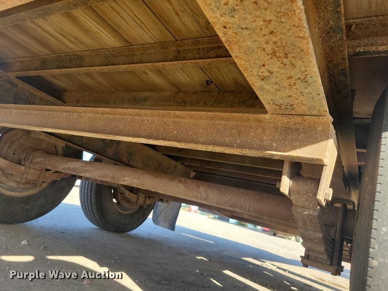 image for item EA2713 2015 PJ F8202 equipment trailer