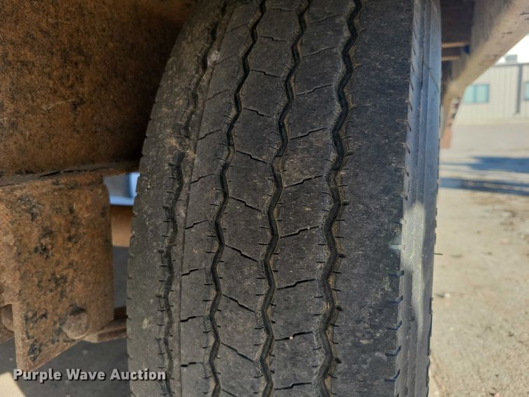 image for item EA2713 2015 PJ F8202 equipment trailer