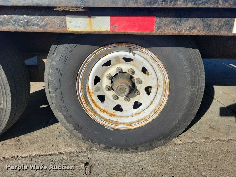 image for item EA2713 2015 PJ F8202 equipment trailer