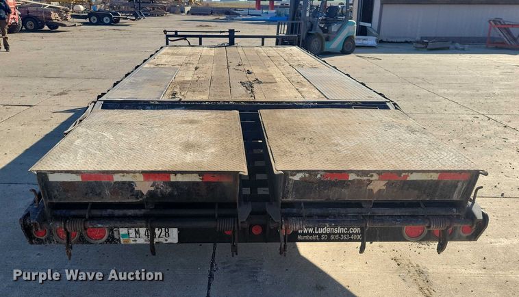image for item EA2714 2018 PJ F8202 equipment trailer