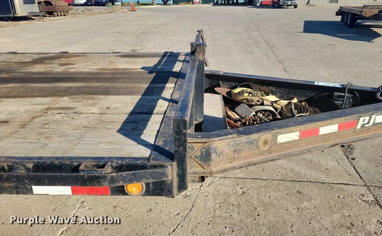 image for item EA2714 2018 PJ F8202 equipment trailer