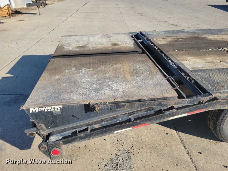 image for item EA2714 2018 PJ F8202 equipment trailer