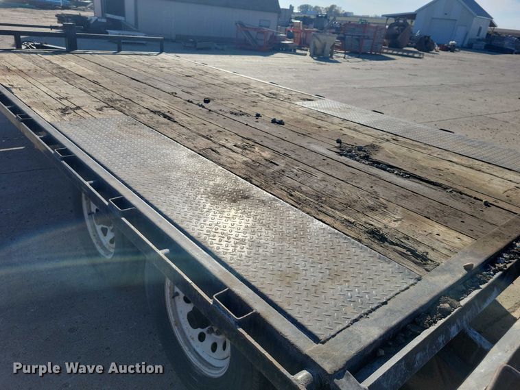 image for item EA2714 2018 PJ F8202 equipment trailer