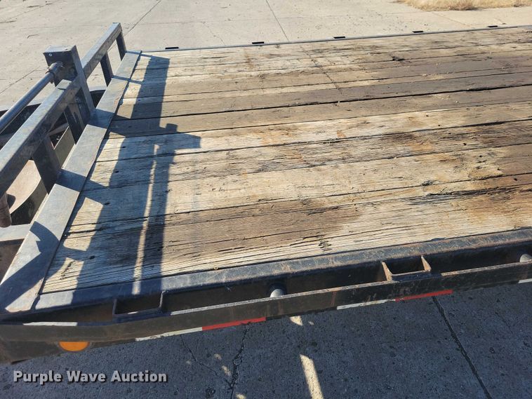 image for item EA2714 2018 PJ F8202 equipment trailer