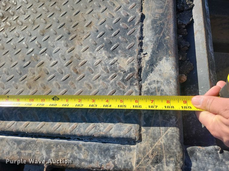 image for item EA2714 2018 PJ F8202 equipment trailer