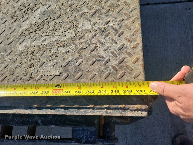 image for item EA2714 2018 PJ F8202 equipment trailer