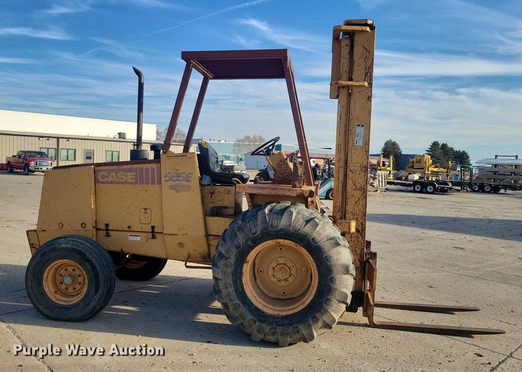 image for item EA2716 1994 Case 585E forklift