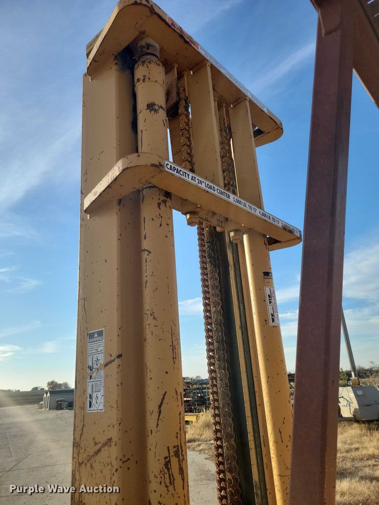 image for item EA2716 1994 Case 585E forklift