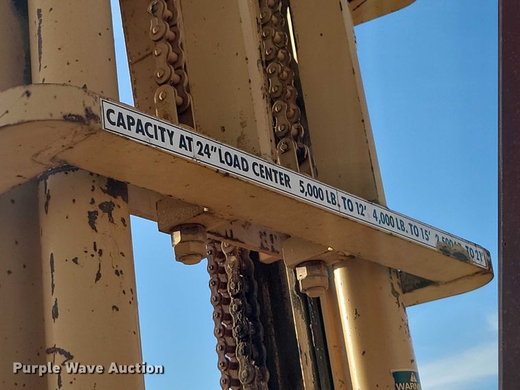 image for item EA2716 1994 Case 585E forklift