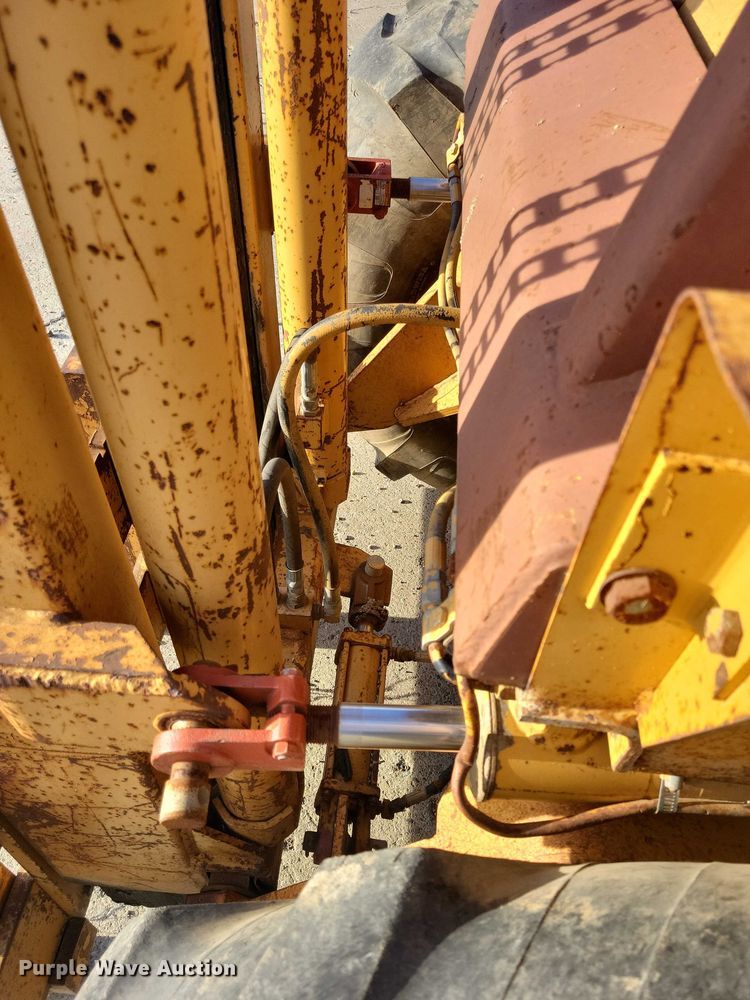 image for item EA2716 1994 Case 585E forklift