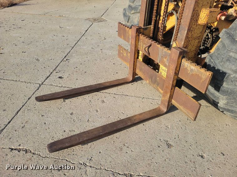 image for item EA2716 1994 Case 585E forklift