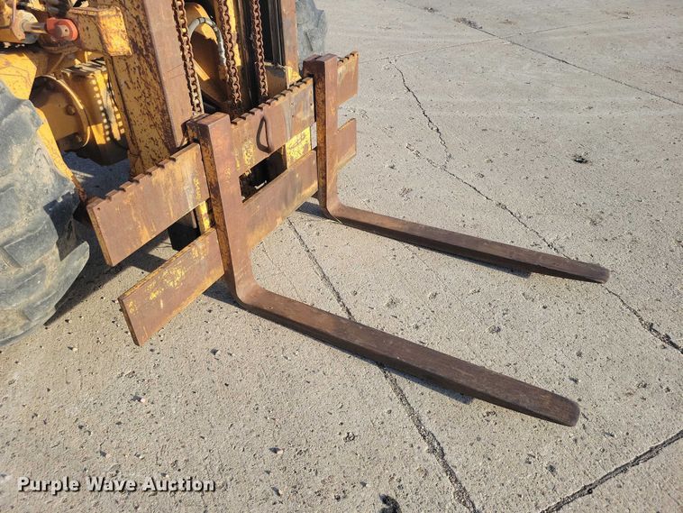 image for item EA2716 1994 Case 585E forklift