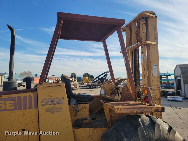 image for item EA2716 1994 Case 585E forklift
