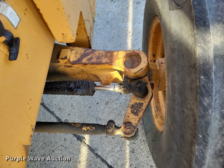 image for item EA2716 1994 Case 585E forklift